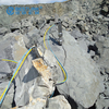 Cilindro divisor de roca hidráulica en uso minero