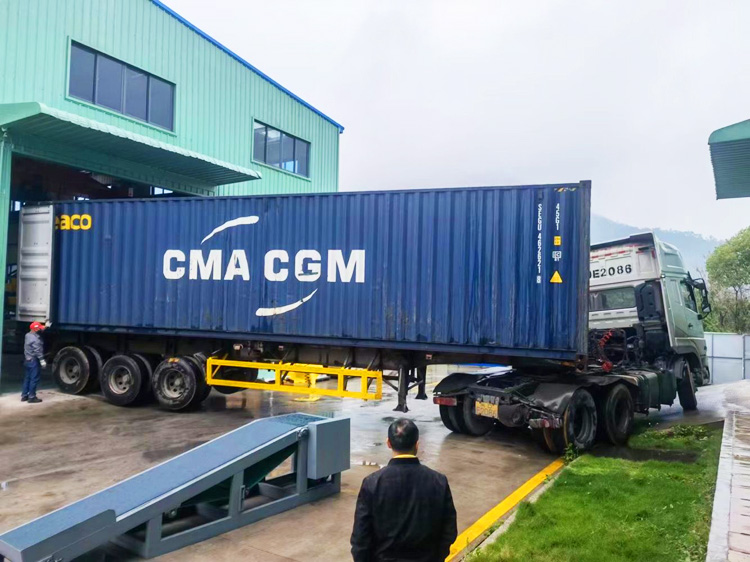 Los contenedores de 40GP se enviar&aacute;n a la sierra de chapa de piedra delgada de doble cuchilla de EE. UU. Con los transportadores de retorno