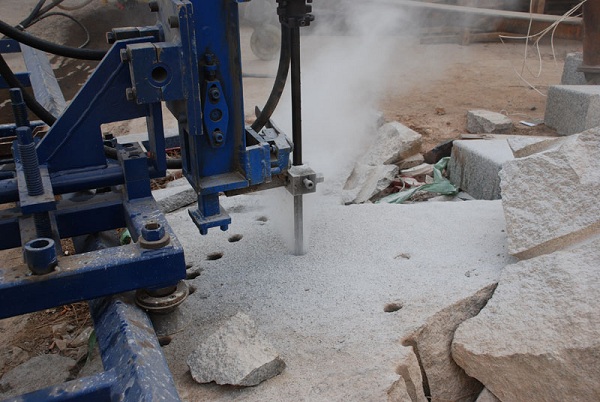 taladro de roca m&oacute;vil neum&aacute;tico 1